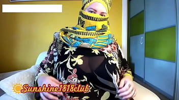 Curvy Hijabi Housewife: A Private Cam Show From October 26th