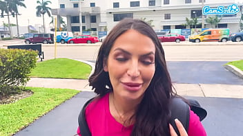 Public Lunch Break: Getting Off With A Remote-controlled Toy For A Sizzling Female Orgasm
