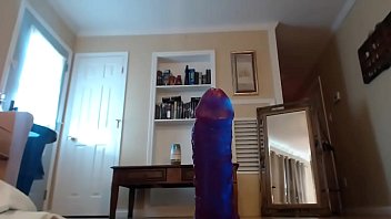 Thick Booty Babe Gets Herself Off
